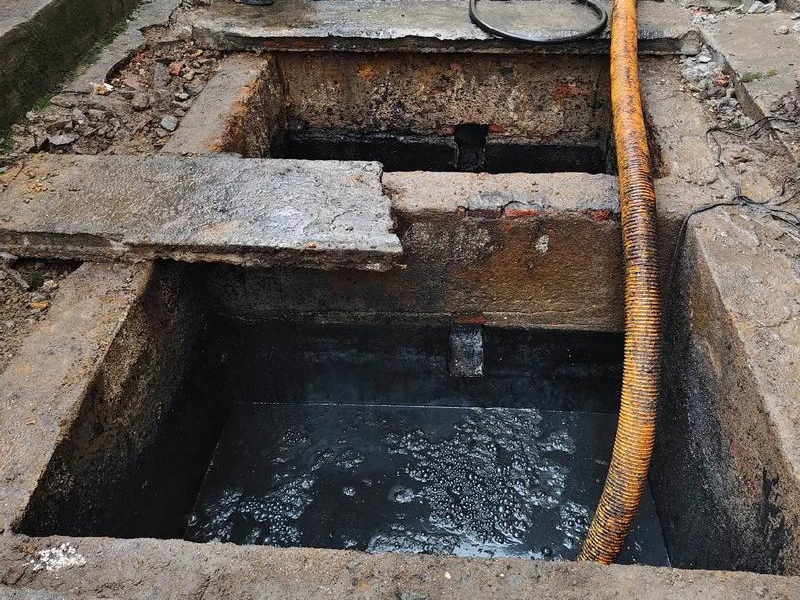 仙鹤门清理化粪池